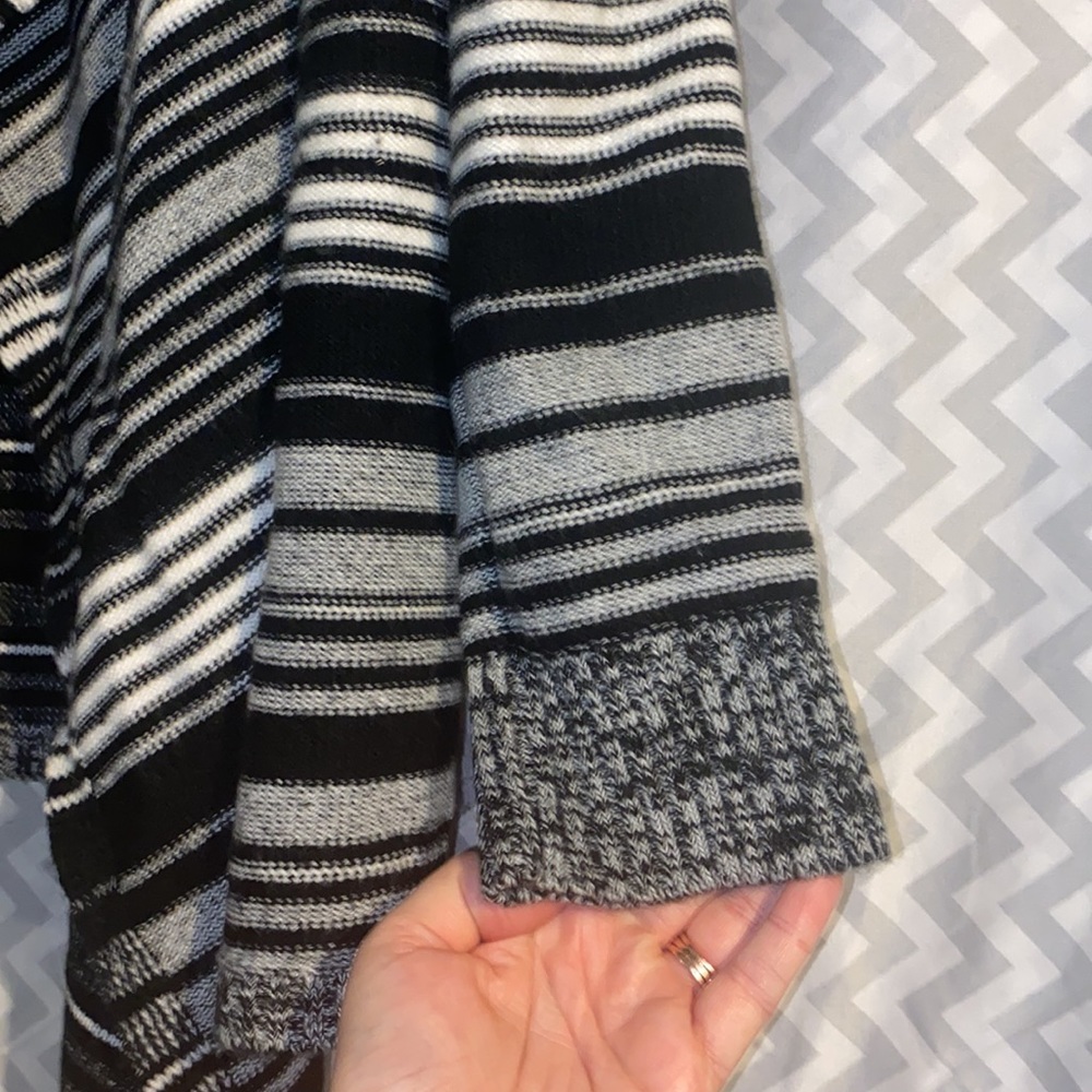 Sweater - Picture 4 of 5